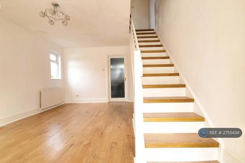 2 bedroom end of terrace house to rent, Vicarage Close, Northolt, UB5