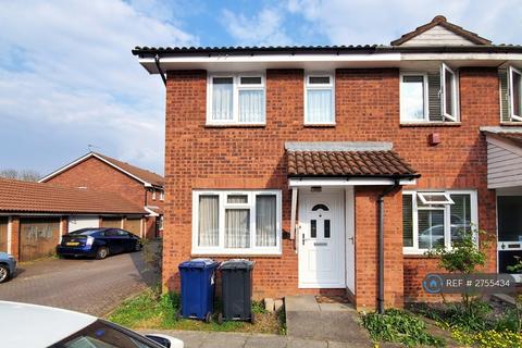 2 bedroom end of terrace house to rent, Vicarage Close, Northolt, UB5