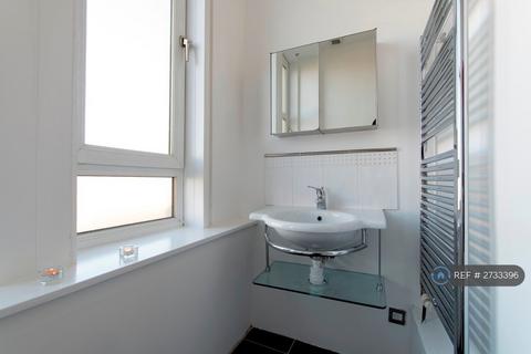 1 bedroom flat to rent, Brunton Gardens, Edinburgh, EH7