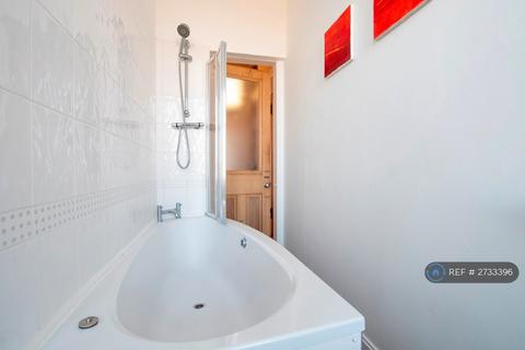 1 bedroom flat to rent, Brunton Gardens, Edinburgh, EH7