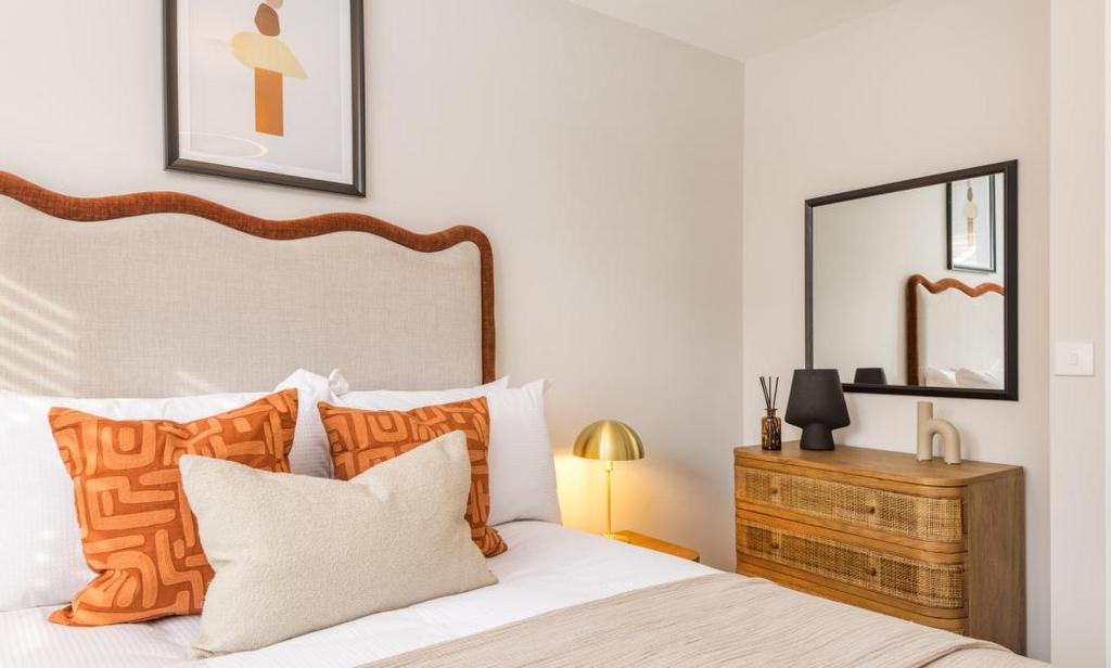 Dandara - Wittering Place - The Charleston,...