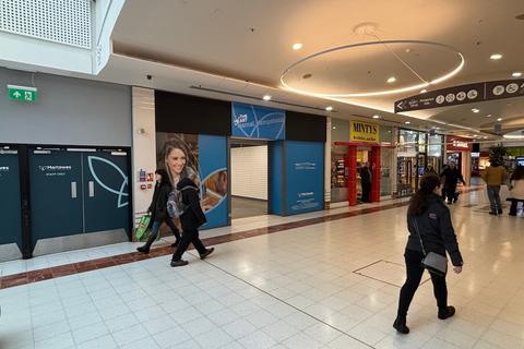 Retail property (high street) to rent, Marlowes Hemel Hempstead HP1 1DX