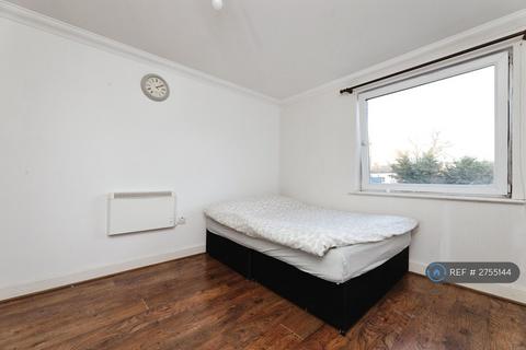 2 bedroom flat to rent, Montague House, Ilford, IG3