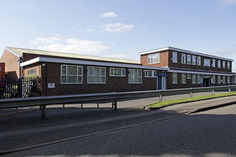 Warehouse to rent, Coppice Side Industrial Estate Walsall WS8 7EX
