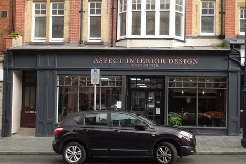 Retail property (high street) to rent, 26 Penrhyn Rd Colwyn Bay LL29 8LG