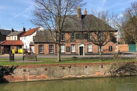 Pub for sale, 11 Double St Spalding PE11 2AA