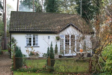 2 bedroom bungalow to rent, Sandhurst Road, WokIngham, BerkshIre, RG40