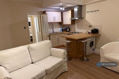 1 bedroom flat to rent, Oakhill Court, London, SW15