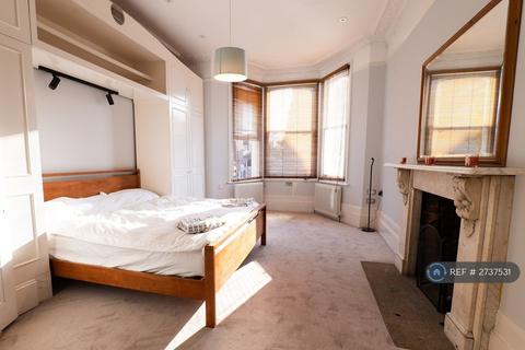 1 bedroom flat to rent, Stormont Road, London, SW11
