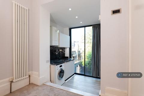 1 bedroom flat to rent, Stormont Road, London, SW11