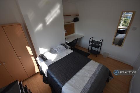 2 bedroom maisonette to rent, Lilac Road, Southampton, SO16