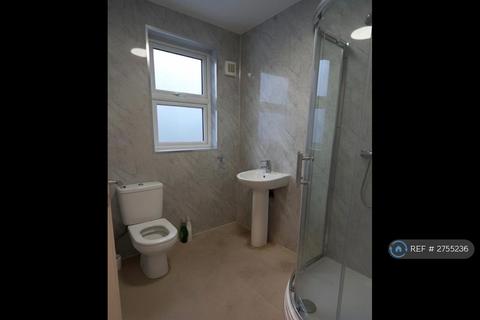 1 bedroom in a house share to rent, High Street, Croydon, CR0