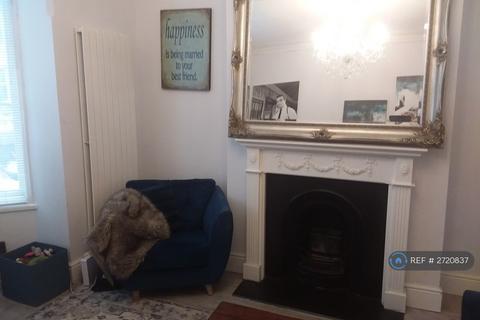 2 bedroom flat to rent, Francis Avenue, Southsea, PO4