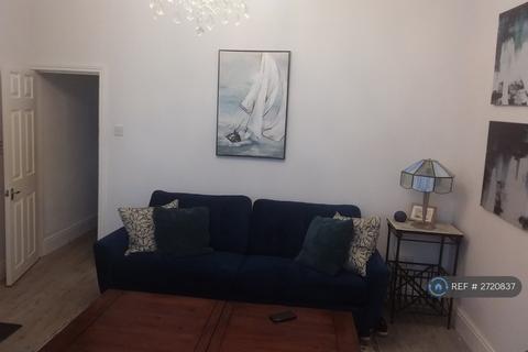 2 bedroom flat to rent, Francis Avenue, Southsea, PO4