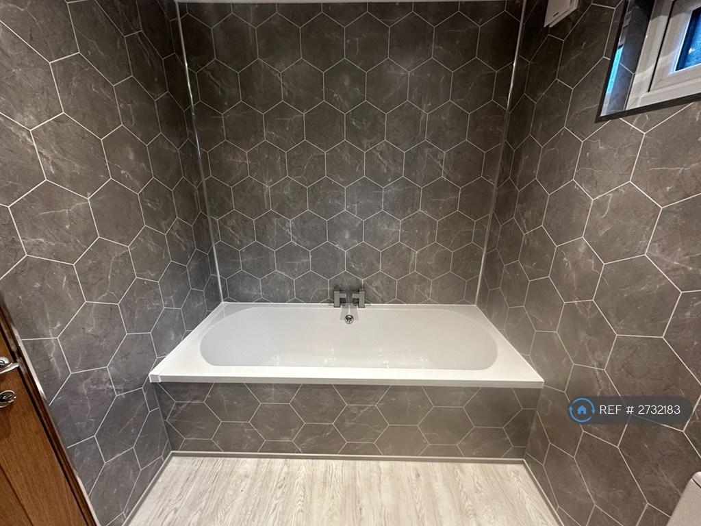 Main Bathroom 2