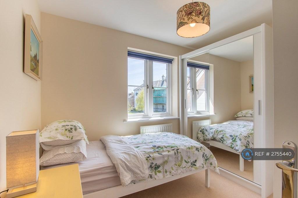 1st Floor Bedroom With 1 Single Bed