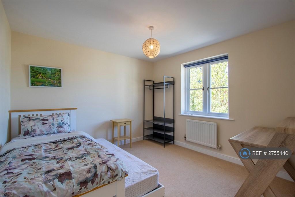 1st Floor Bedroom With 2 Singles (Trundle Pullout)