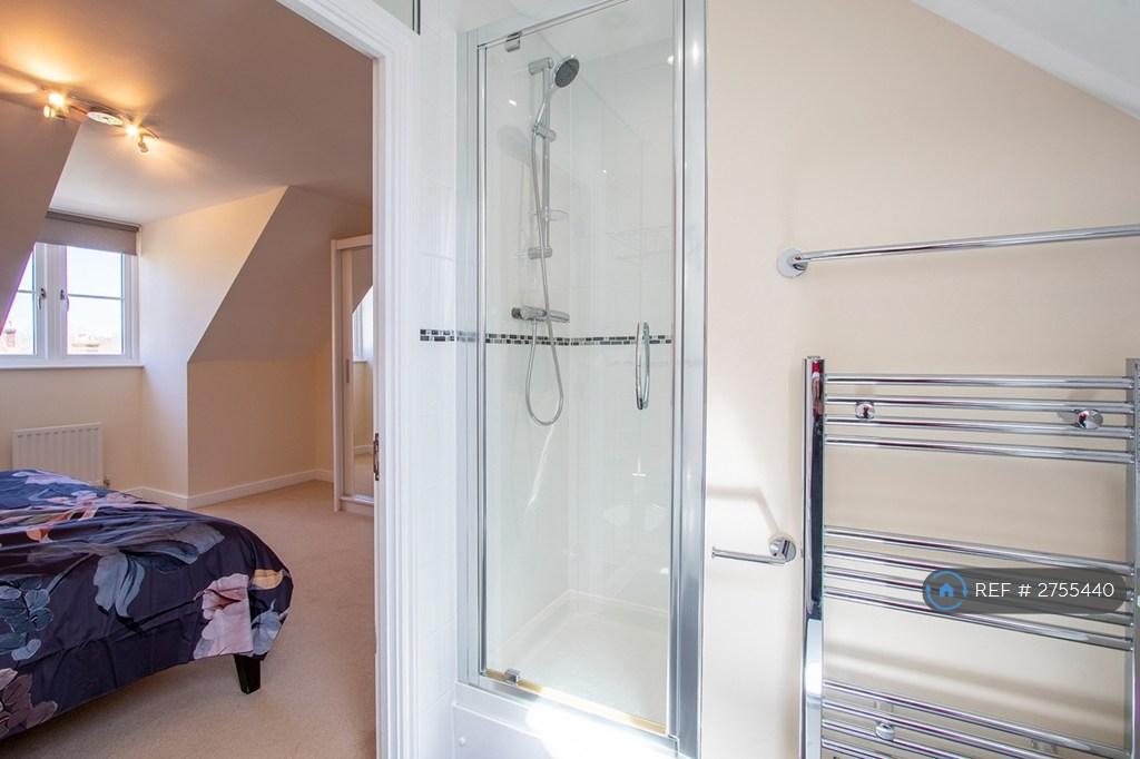 Ensuite Bathroom 2nd Floor