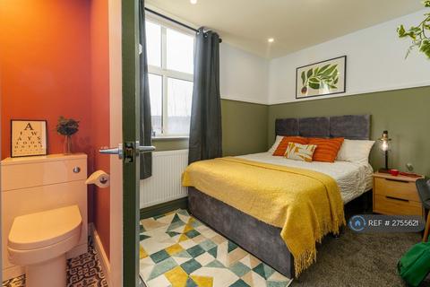 1 bedroom in a house share to rent, Church Street East, Radcliffe, Manchester, M26