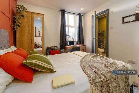 1 bedroom in a house share to rent, Church Street East, Radcliffe, Manchester, M26