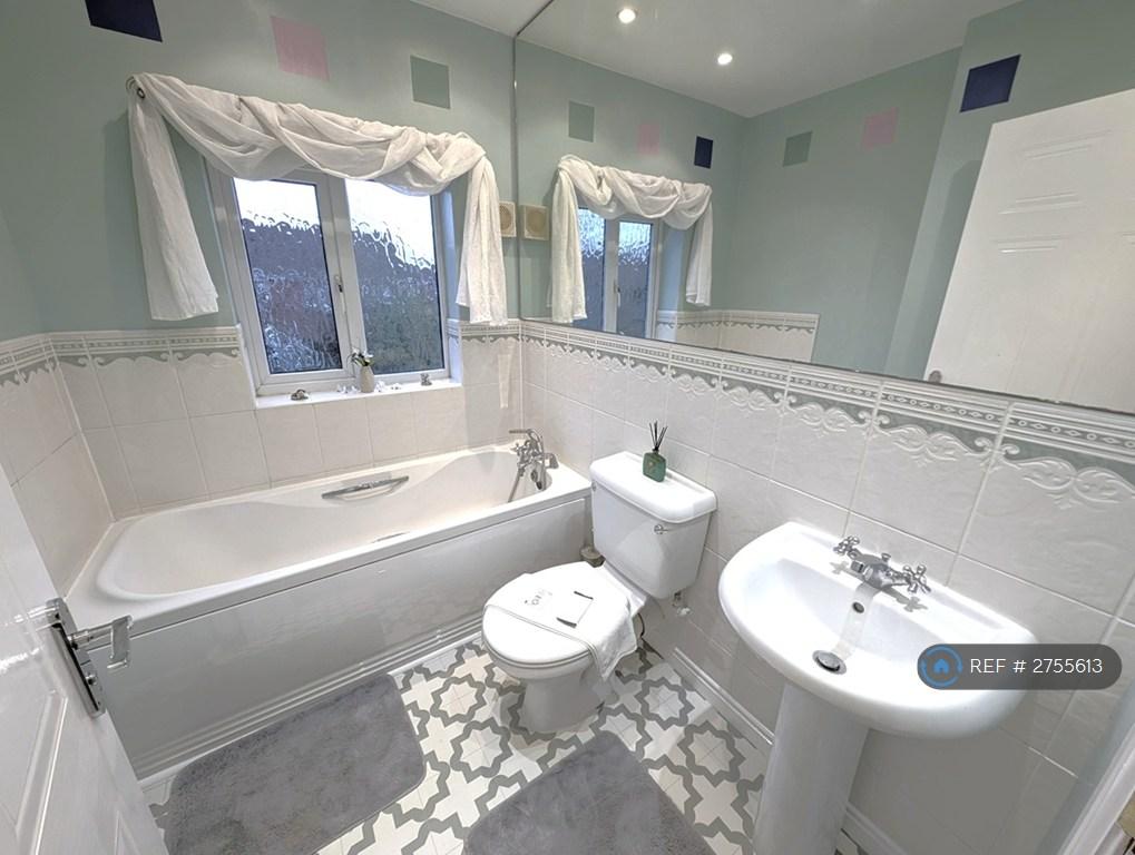 Family Upstairs Bathroom