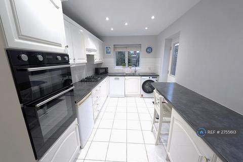 4 bedroom detached house to rent, Shylock Grove, Warwick, CV34
