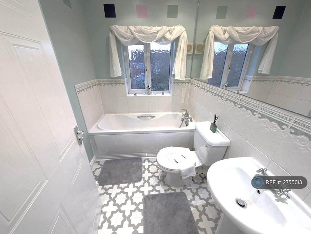 Upstairs Family Bathroom