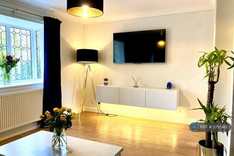 1 bedroom in a house share to rent, Woodside Park Avenue, Horsforth, Leeds, LS18