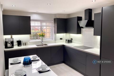 1 bedroom in a house share to rent, Woodside Park Avenue, Horsforth, Leeds, LS18