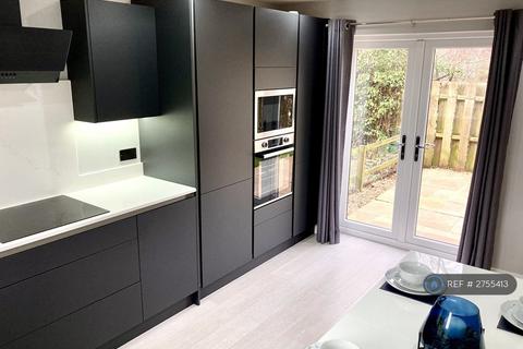 1 bedroom in a house share to rent, Woodside Park Avenue, Horsforth, Leeds, LS18