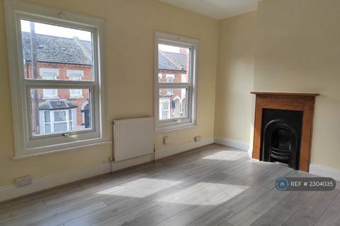 4 bedroom terraced house to rent, Ivy Road, Northampton, NN1