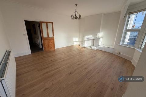 2 bedroom flat to rent, West Road, Westcliff-On-Sea, SS0
