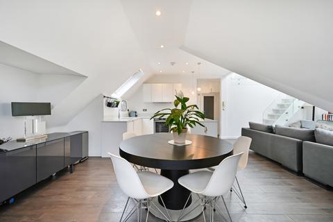 2 bedroom apartment to rent, Bolingbroke Grove, SW11