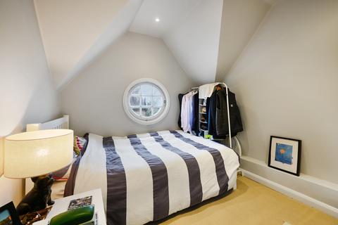 2 bedroom apartment to rent, Bolingbroke Grove, SW11