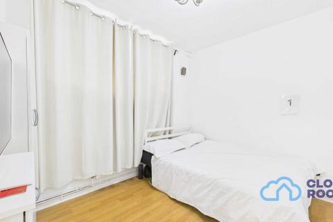 1 bedroom in a house share to rent, Shadwell Gardens