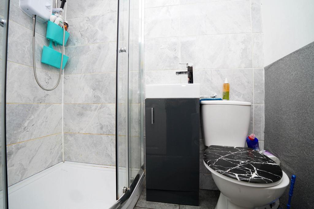 Flat 2 Bathroom