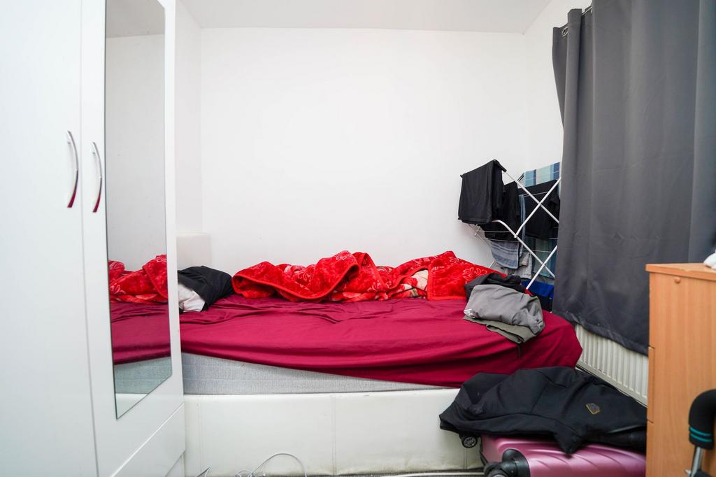 Flat 5 Bedroom 1