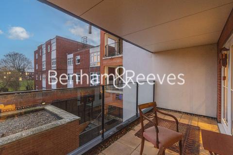 2 bedroom apartment to rent, Upper Richmond Road,  Hammersmith SW15