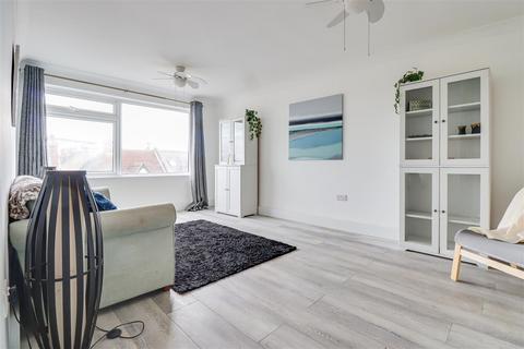 1 bedroom flat for sale, Elm Road, Leigh-On-Sea SS9
