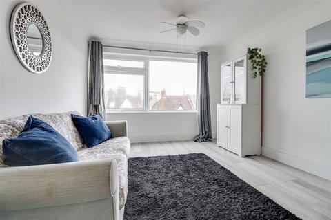 1 bedroom flat for sale, Elm Road, Leigh-On-Sea SS9