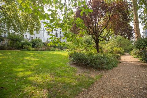 2 bedroom flat to rent, Arundel Gardens, London W11