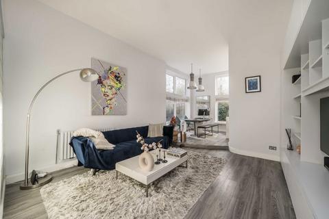 2 bedroom flat to rent, Arundel Gardens, London W11