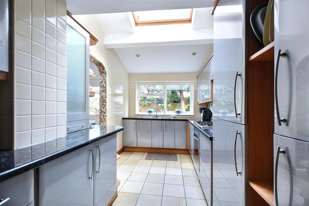 Kitchen 1.jpeg