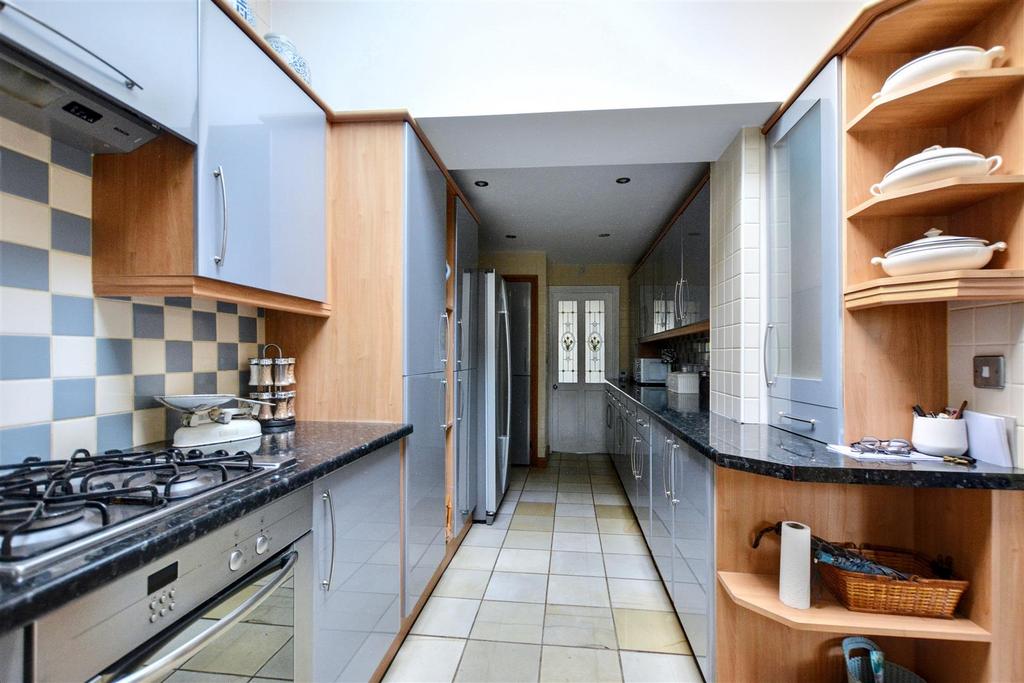 Kitchen 2.jpeg