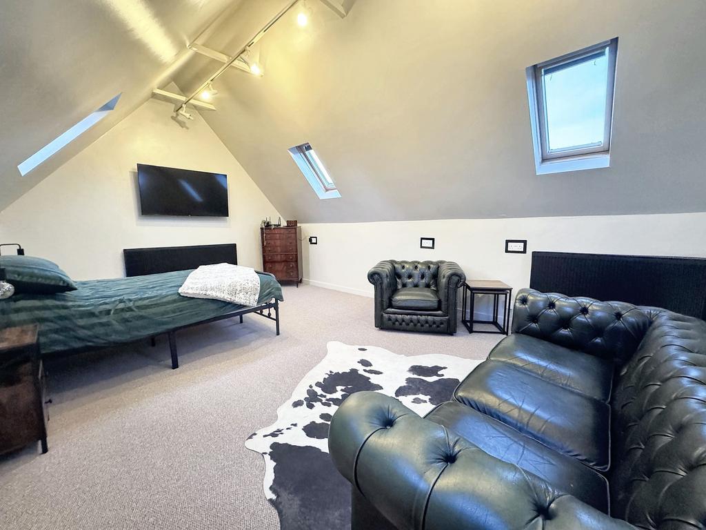 Lounge / Bed
