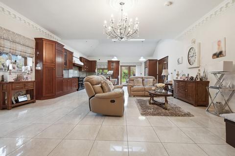 5 bedroom detached house for sale, Middle Street, Waltham Abbey, EN9