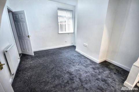 3 bedroom townhouse to rent, Park Road, Widnes, WA8 6HG