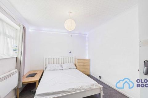 1 bedroom in a house share to rent, Cedar Road