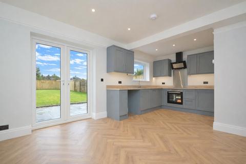 3 bedroom semi-detached house for sale, NEWLY RENOVATED HOME * LAKE