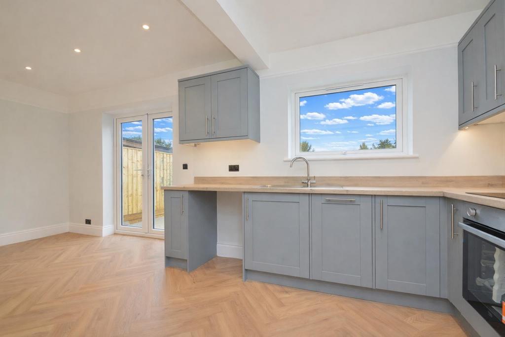 Kitchen2.jpg